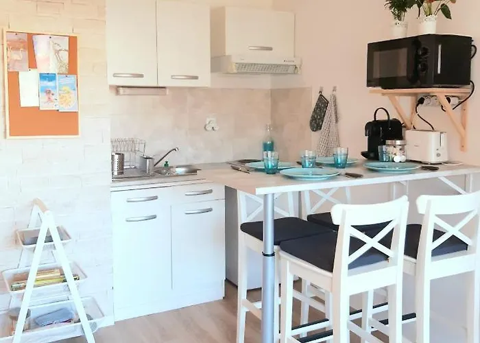 Studio Carnon ~ Plage, port et commerces, tout proche!